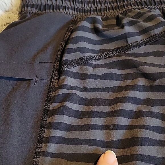 Lululemon T.H.E. Short 11” Linerless Black Gray Stripe Mens, Size L - Picture 6 of 12